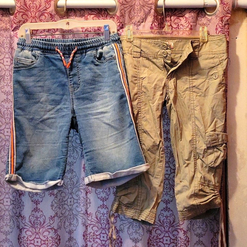 Size 1 Bermuda shorts and cargo khaki